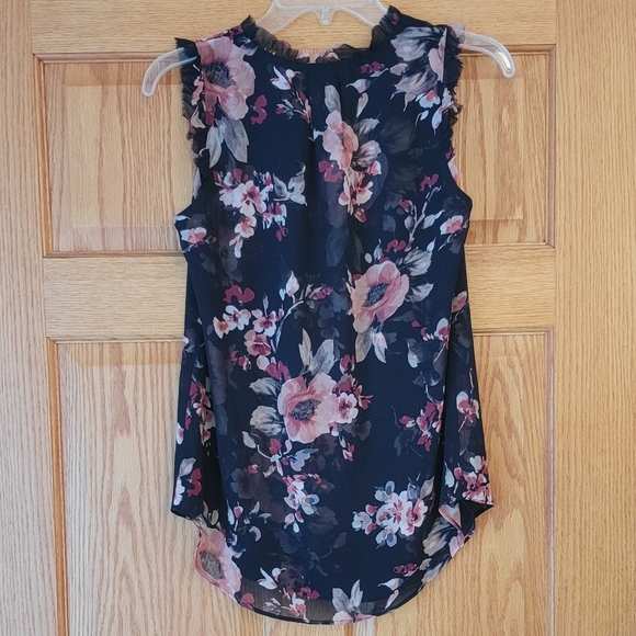 White House Black Market Tank - Picture 3 of 3